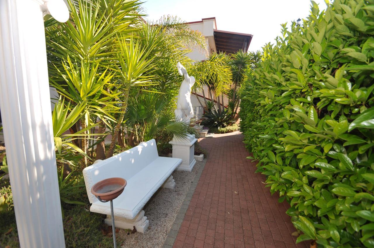 Residence Mezzaluna Carovigno Exterior foto